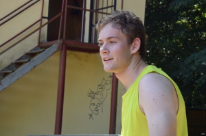 Tomáš s úsměvem při závodech v Houštce