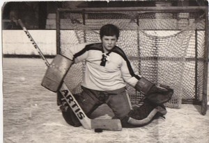 Nejdříve to vypadalo na kariéru hokejového brankáře. Píše se rok 1975.